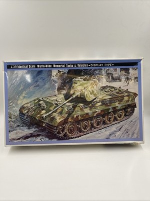 Nichimo Historical Model 1:35 Tiger II (Porsche Turret) - Display Type NIOB!!!