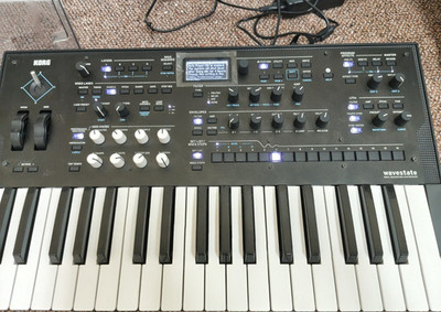 Korg wavestate 37-Key Keyboard Synthesizer w/ Sequencer, FX, Arp, DECKSAVER