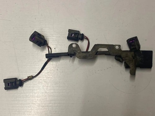 Fuel injector wires