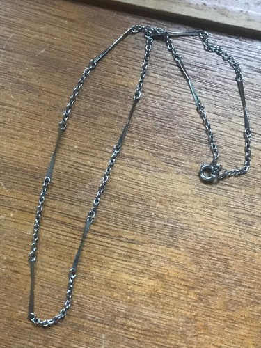 Estate Dainty SIlvertone Chain & Twist Link Necklace – 16.5 inches in length x - Picture 4 of 5