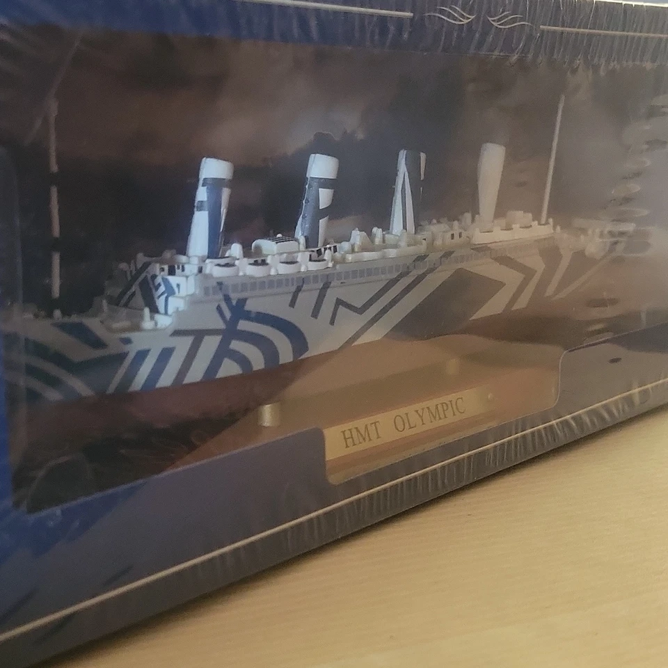 White Star Line HMT Olympic maquette navire miniature avec boîtier vitrine - Photo 3/3