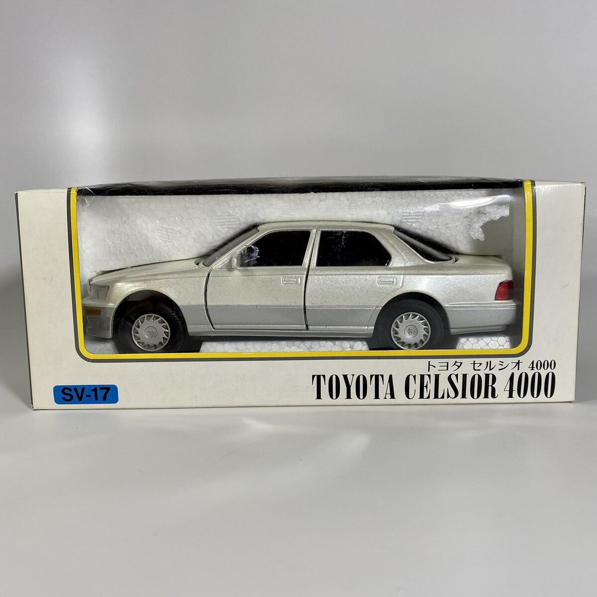 Toyota Celsior 4000 Yonezawa Diapet SV-17 1/30 Diecast Car Off White Silver Trim Toyota Celsior 4000 Yonezawa Diapet SV-17 1/30 Diecast Car Off White Silver Trim