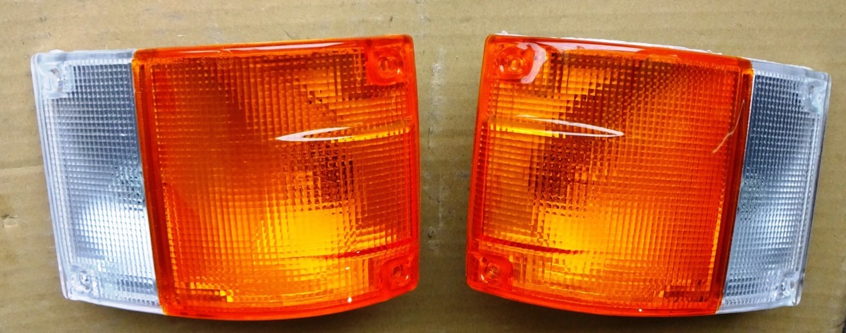 FITS NISSAN URVAN E24 MODEL 1989 97 FRONT PAIR CORNER SIDE LIGHT