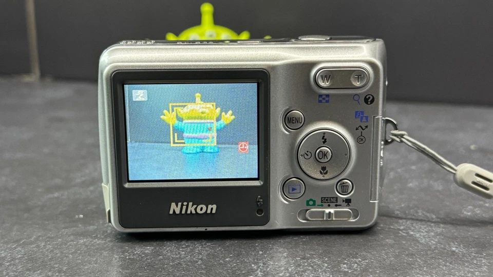 Nikon COOLPIX L3 5.1MP Digital Camera - Silver - Image 4 of 4