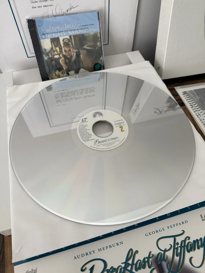 Breakfast at Tiffany’s Collector’s Edition LaserDisc Box Set 1415/5000 Complete - Image 4 of 4