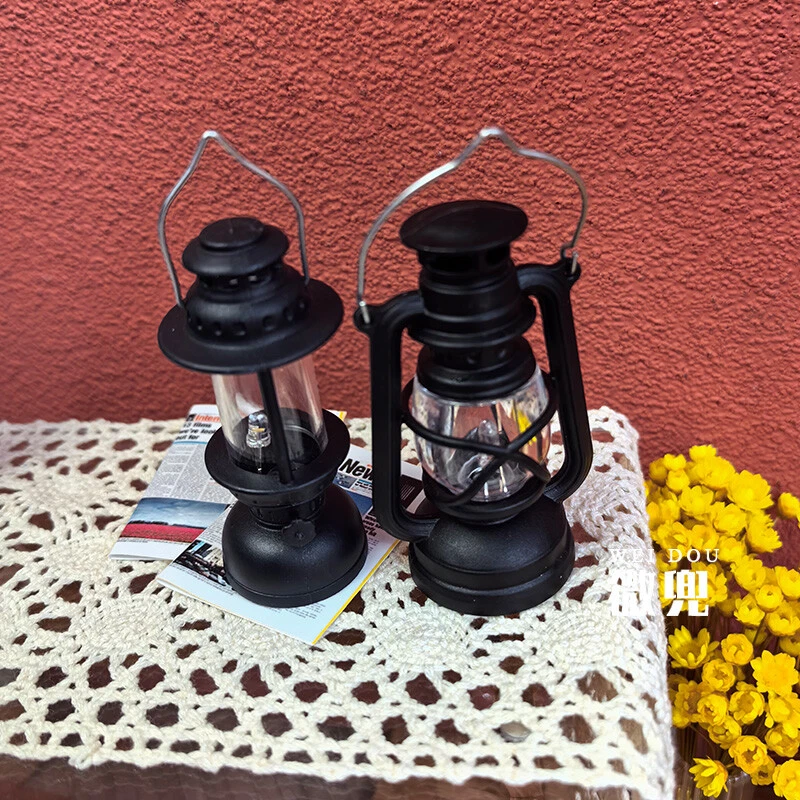 2PC 1/6 Scale Dolls House Miniatures Accessories Kerosene Light Lamp Can Be Lit - Image 4 of 4