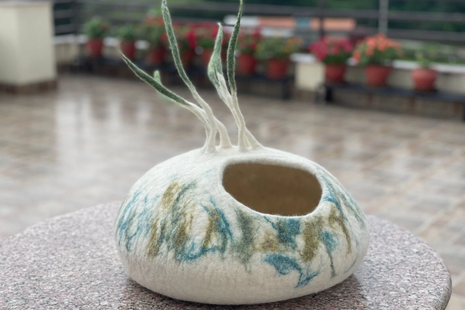 Tentacle Cat Cave| Round Cat Cave In Unique Design| Unique Design Pet Bed