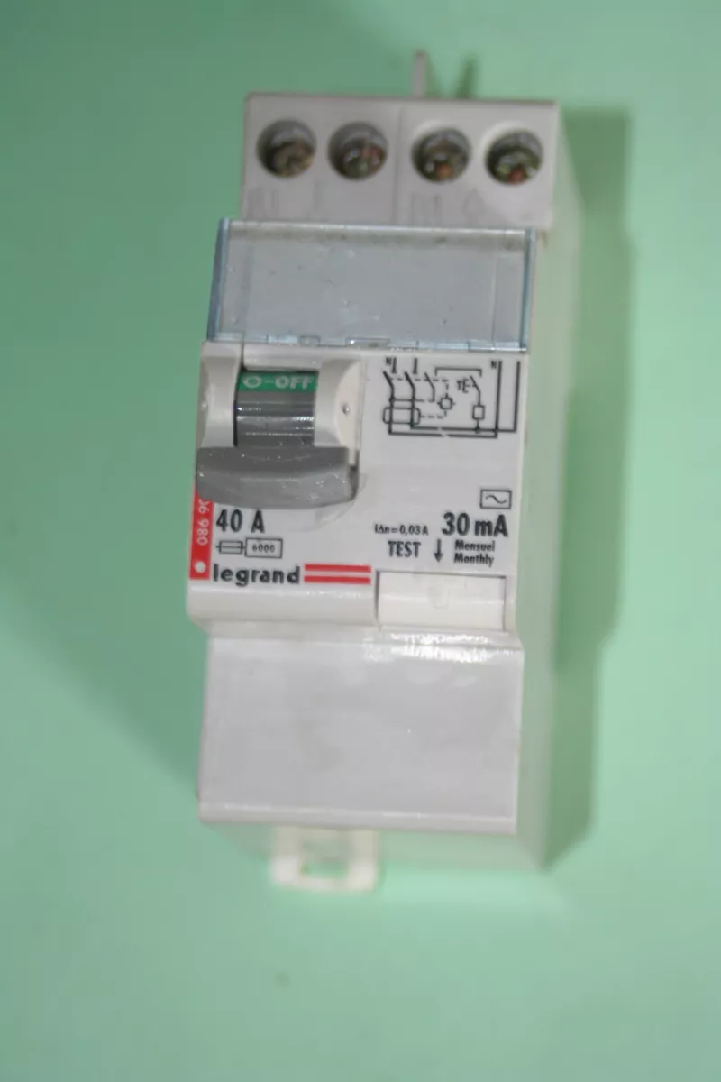 Interrupteur Différentiel 40a 30ma Type Ac 40A 30mA differential switch type AC Legrand 08690 or 086 90 | eBay