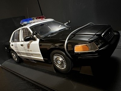 AUTOart 1/18 Ford Crown Victoria Police LAPD CVPI P71 Model Used