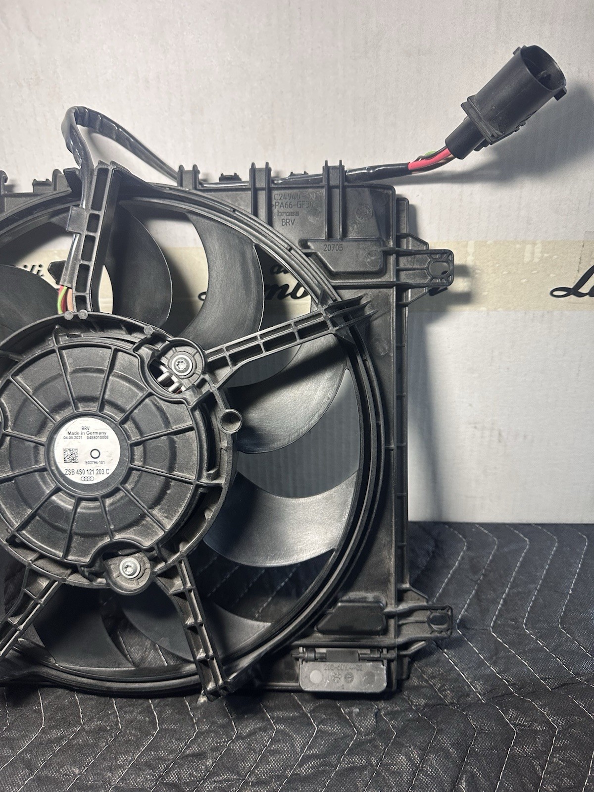 Lamborghini Huracan Front Cooling Fan ( 4S0121203C )