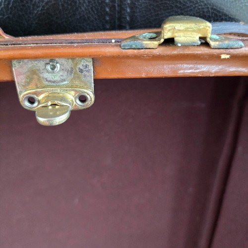 Old/Vintage Top Grain Cowhide Travelling Suitcase Brown 14.25H x 21.25L x 6.25W - Picture 11 of 22