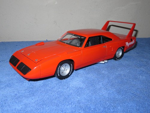 1970 PLYMOUTH SUPERBIRD RACING CHAMPIONS ERTL 1:18 OPENING HOOD & TRUNK - Picture 12 of 13