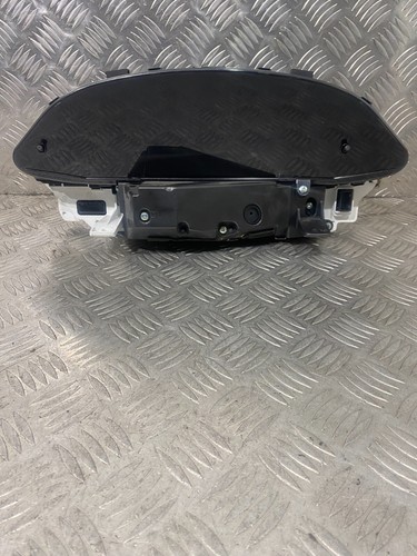 Toyota Yaris Tacho Kombiinstrument 83800-0D620-D #10 Bj 2010