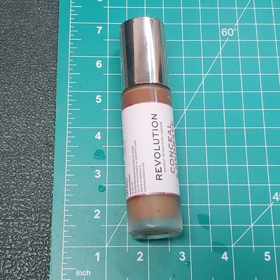 Revolution Beauty Conceal And Hydrate F14 Radiance Foundation