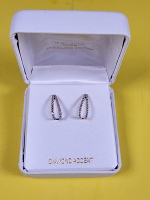 Diamant-Akzent-Ohrringe mit geteilter Schleife