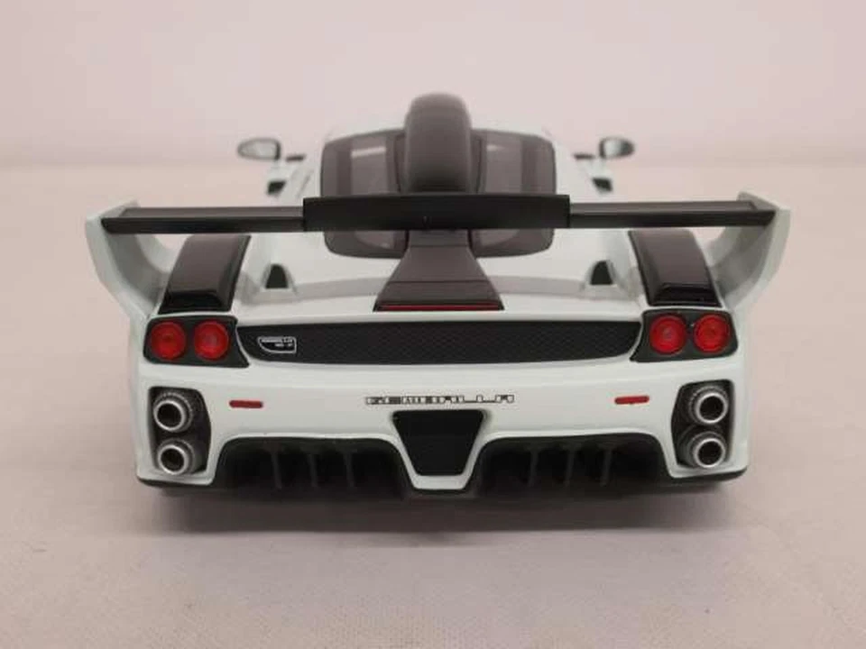 GEMBALLA MIG U1 1/18 Scale Car White Damaged Bottom - Image 4 of 4