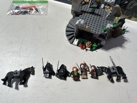 LEGO Lord of the Rings: Attack On Weathertop 9472 - 90% complete- box and figs!