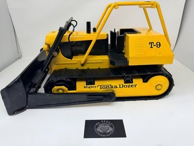 Vintage 1976 Mighty Tonka T-9 Bulldozer Pressed Steel Approx 17 inches Long
