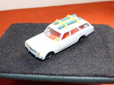 Siku V 272 Opel Rekord Caravan mit Skier Top sehr schönes Modell bitte ansehen
