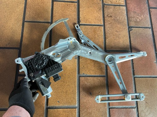Opel Zafira A T98 Fensterhebermotor Fensterhebergestänge vorne rechts 90579356