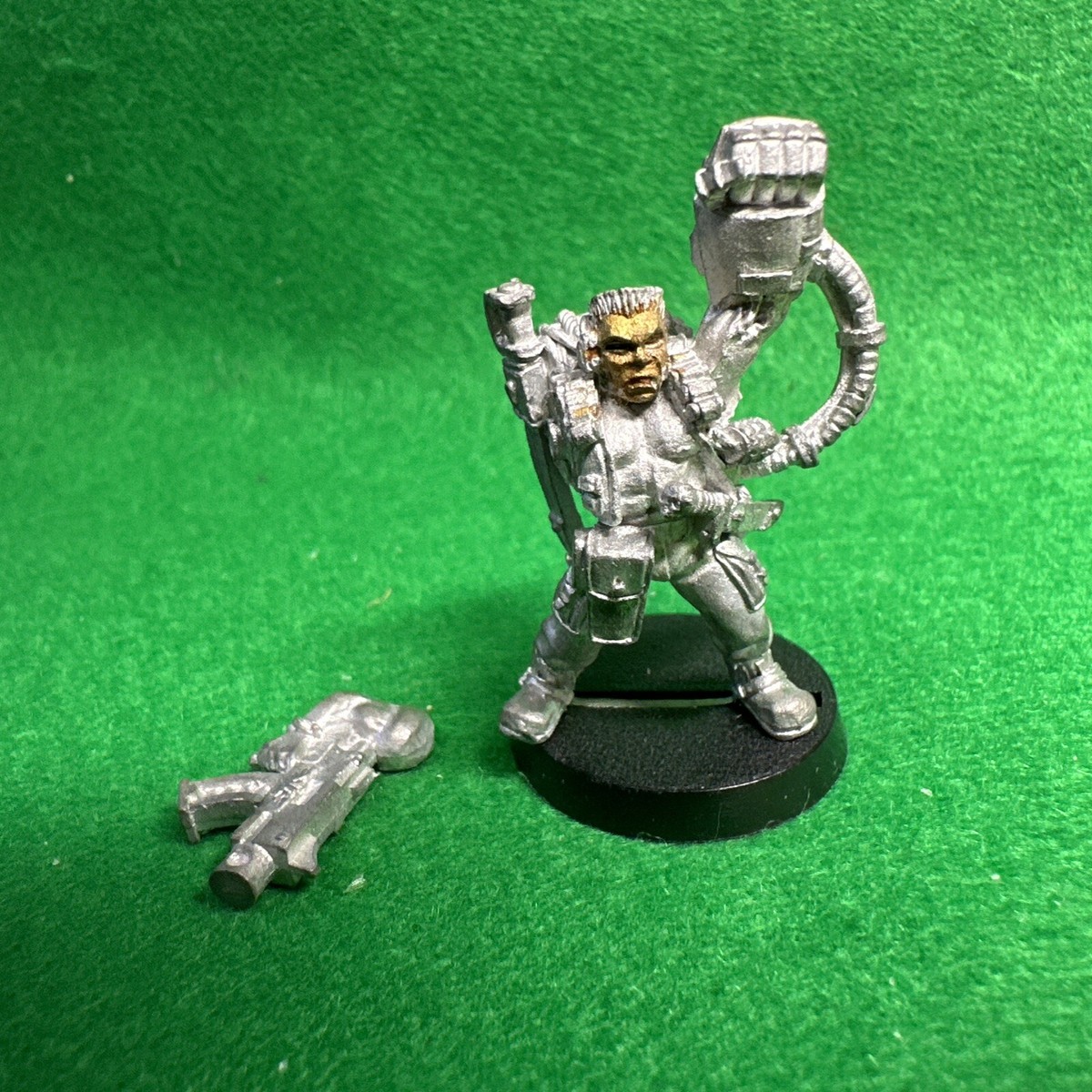 Warhammer 40k Imperial Guard Catachan Captain Power Fist Metal 