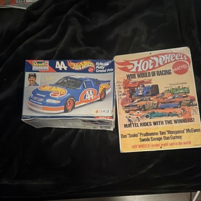 Hot Wheels Mattel Wide World of Racing Advertising Aluminum Sign   Racing Cars