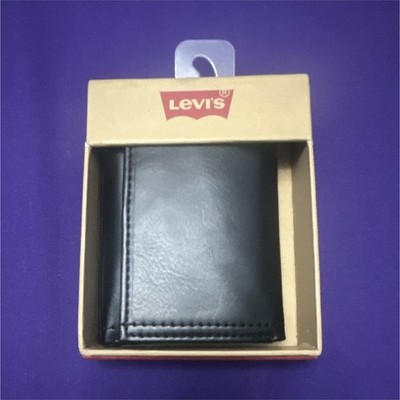 Levi's Men's Black Solid Bifold Wallet, Classic Bifold Style