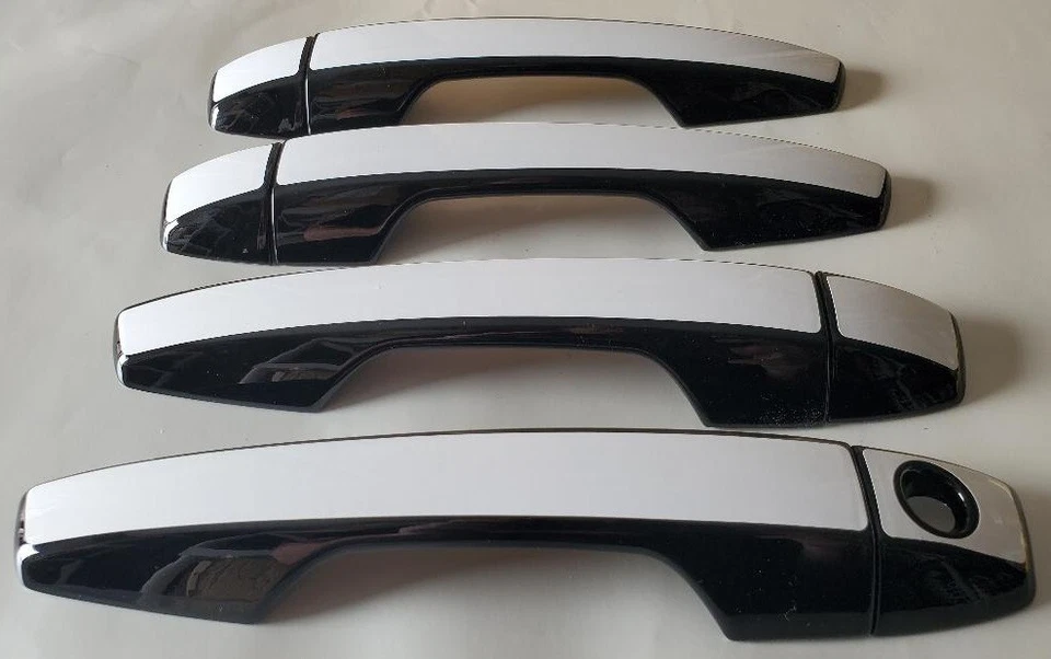 Superposiciones de manija de puerta negra o cromada 2022-2025 Mitsubishi Outlander PHEV Foto 2 de 4