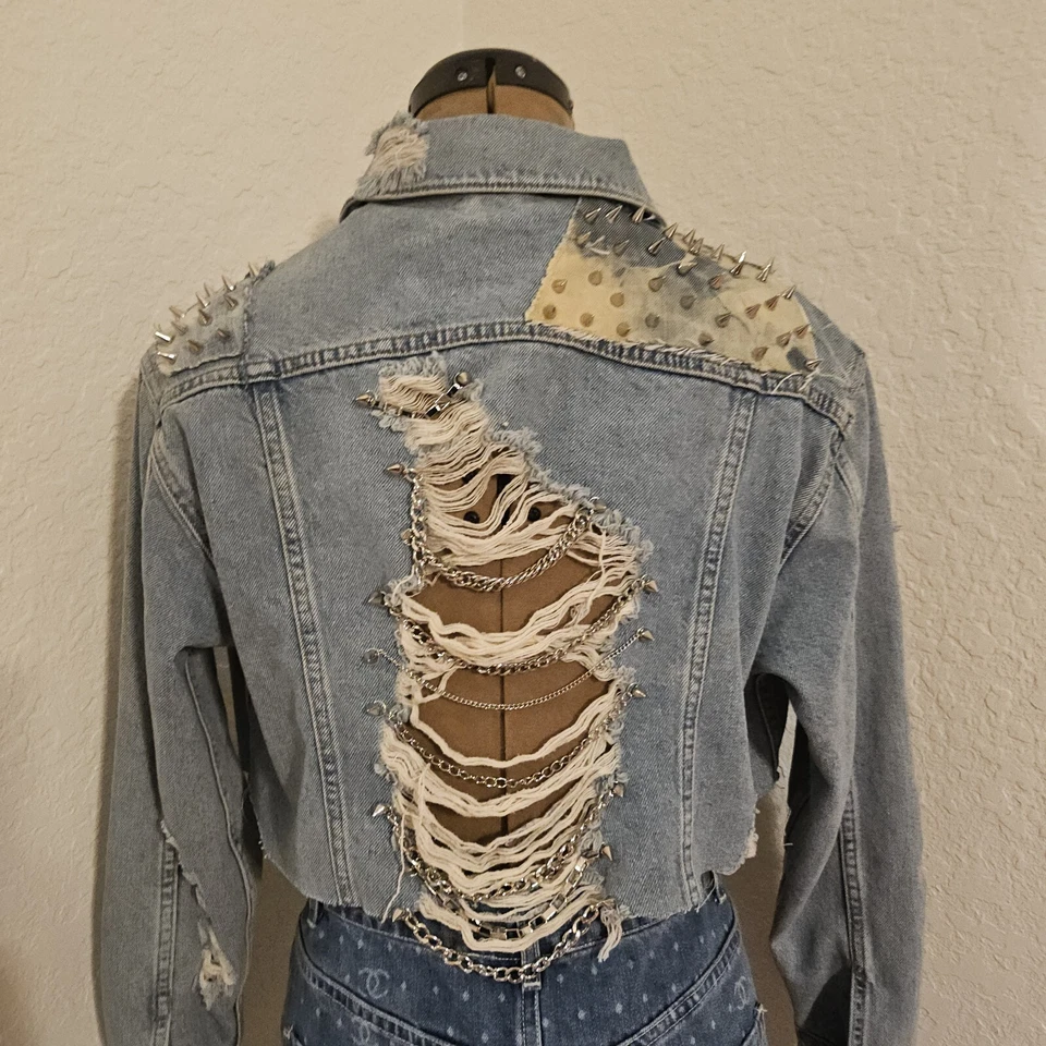 Jaqueta jeans cropped - Patchwork aparência única upcycled/reciclada - Imagem 4 de 4