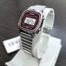 Casio Women's Quartz Digital Watch LA-670WA-4DF - Retro Silver-Tone Design with