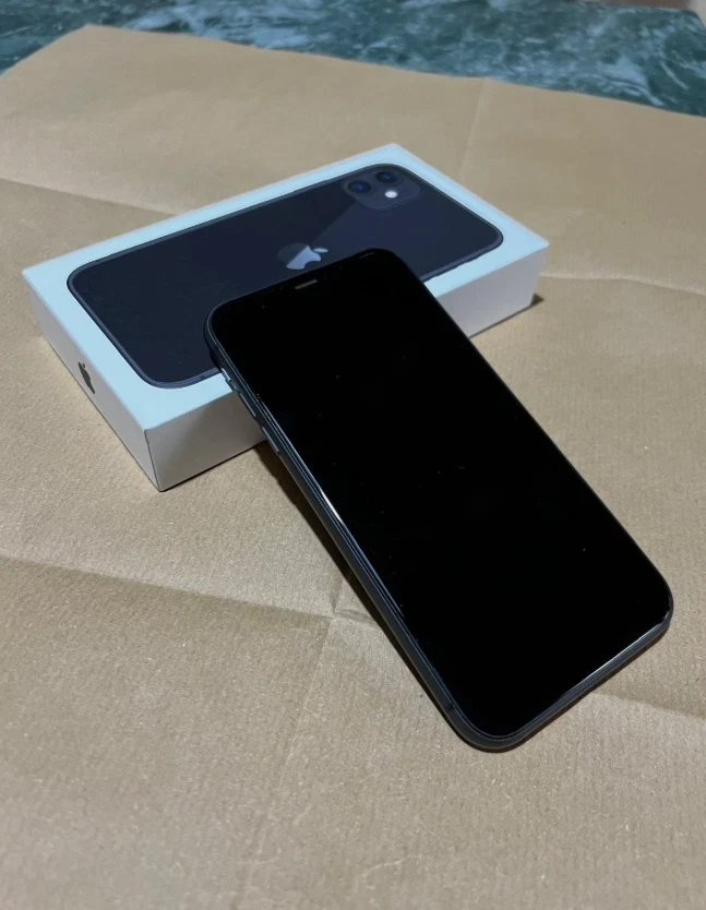 Apple Iphone 11 128 gb batteria 100% perfetto - Immagine 2 di 3