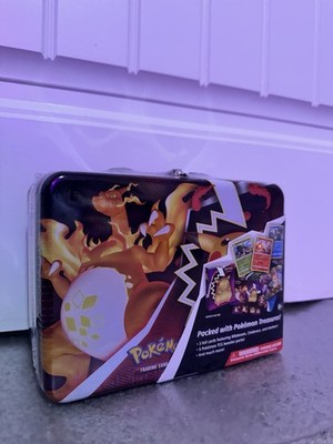 2020 | Pokemon | Vivid Voltage Collectors Chest Tin Lunchbox | 5 Booster Packs