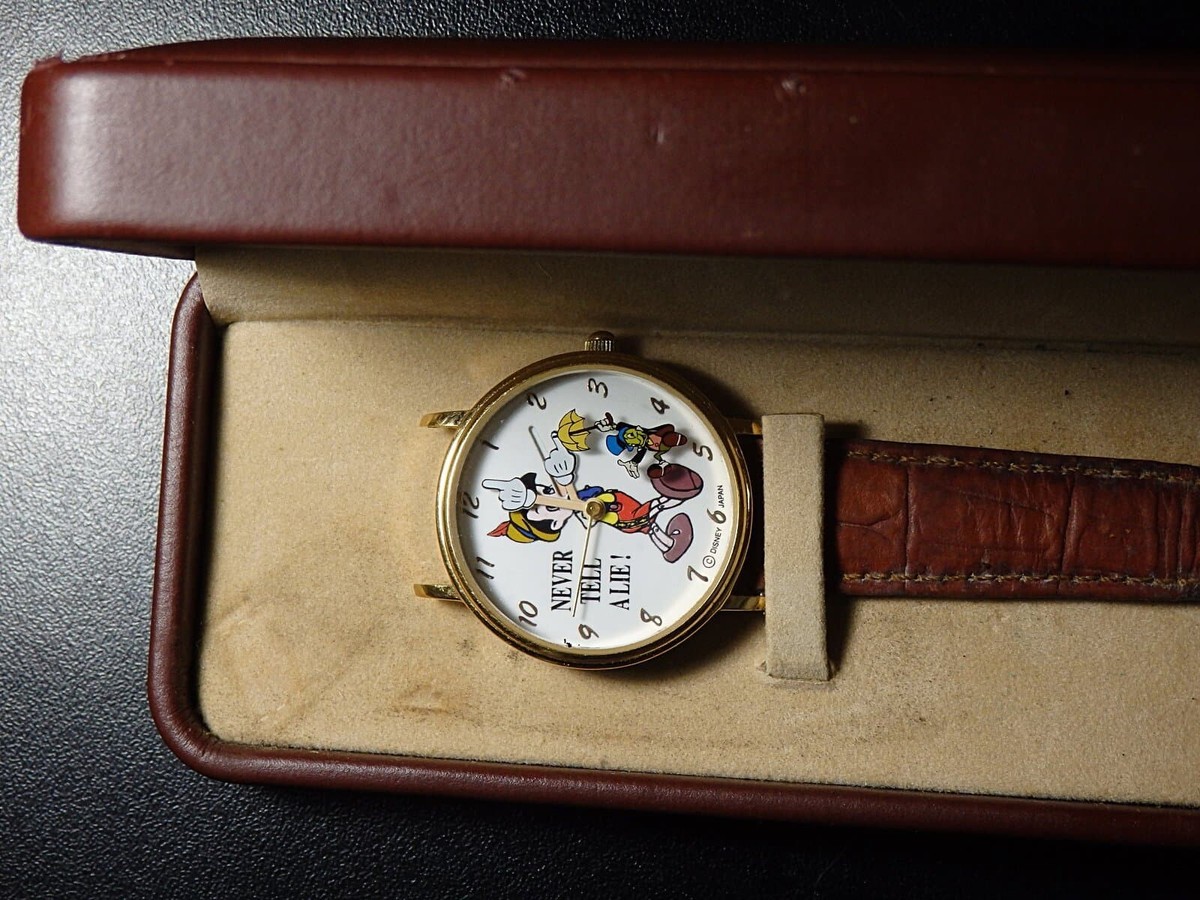 NICE DISNEY PINOCCHIO & JIMINY CRICKET WATCH 