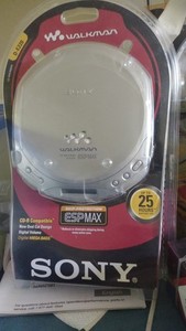 Sony Walkman D-E220 Silver CD Player ESP MAX Skip Protection CD-R AM/FM