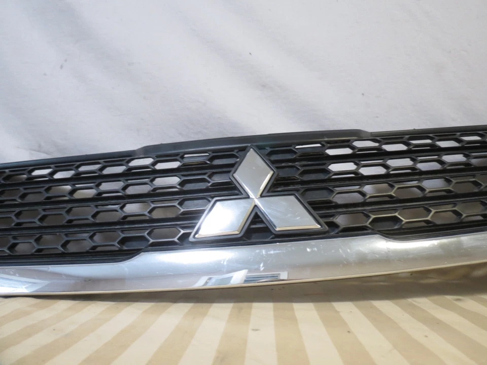 10-11 Mitsubishi Endeavor UPPER Radiator Bumper Grill Grille Mesh Chrome OEM Foto 3 de 4