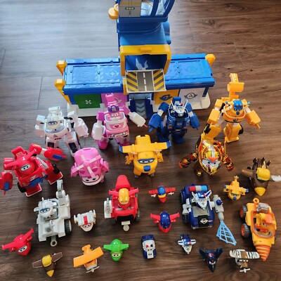 Super Wings (Lot Of...): World Airport + Figures