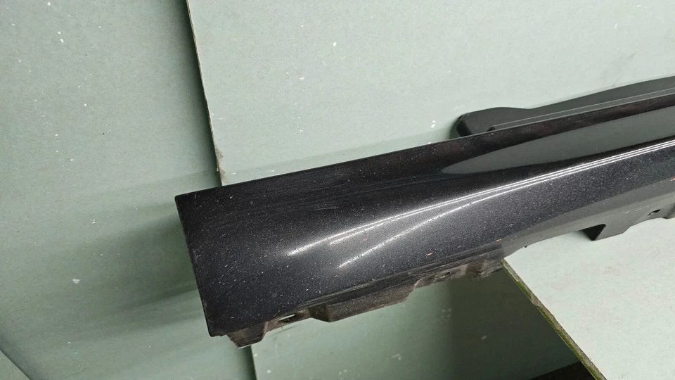 BMW F06 640Xi Gran Coupé 2012-2018 faldón lateral izquierdo panel basculante negro OEM Foto 2 de 4