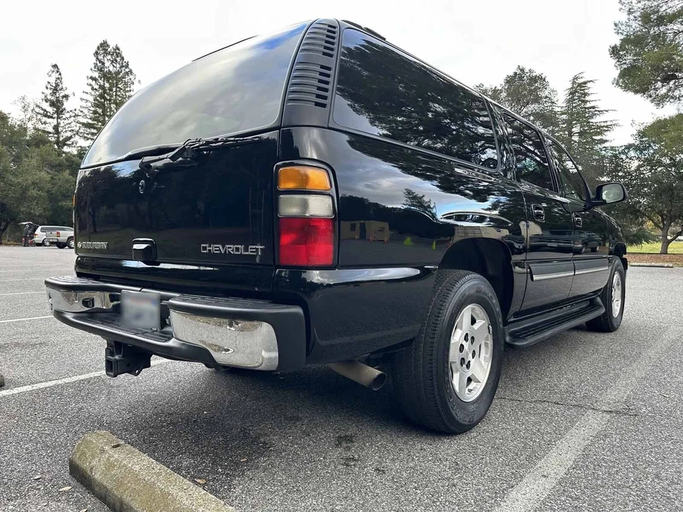 Chrome Rear Bumper Assembly For 2000-2006 Chevrolet Tahoe Suburban 1500 Yukon XL - Image 4 of 4