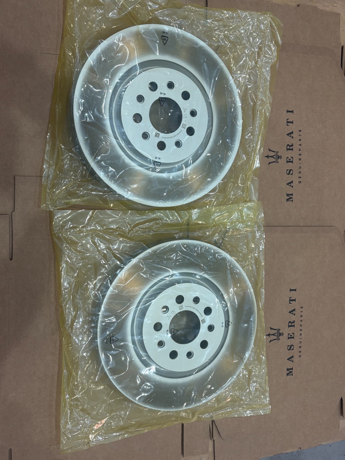 OEM FOR MASERATI LEVANTE 3.0 CROSS DRILLED PERFORMANCE FRONT BRAKE DISCS PADS