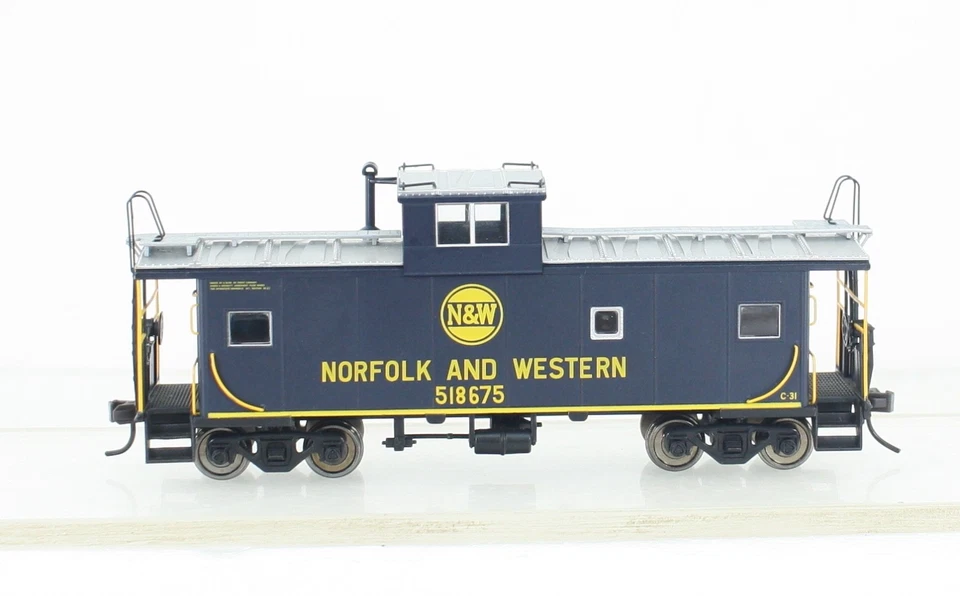 HO Scale Atlas 1304-4 Norfolk & Western Standard Cupola Caboose #518675 - Image 4 of 4