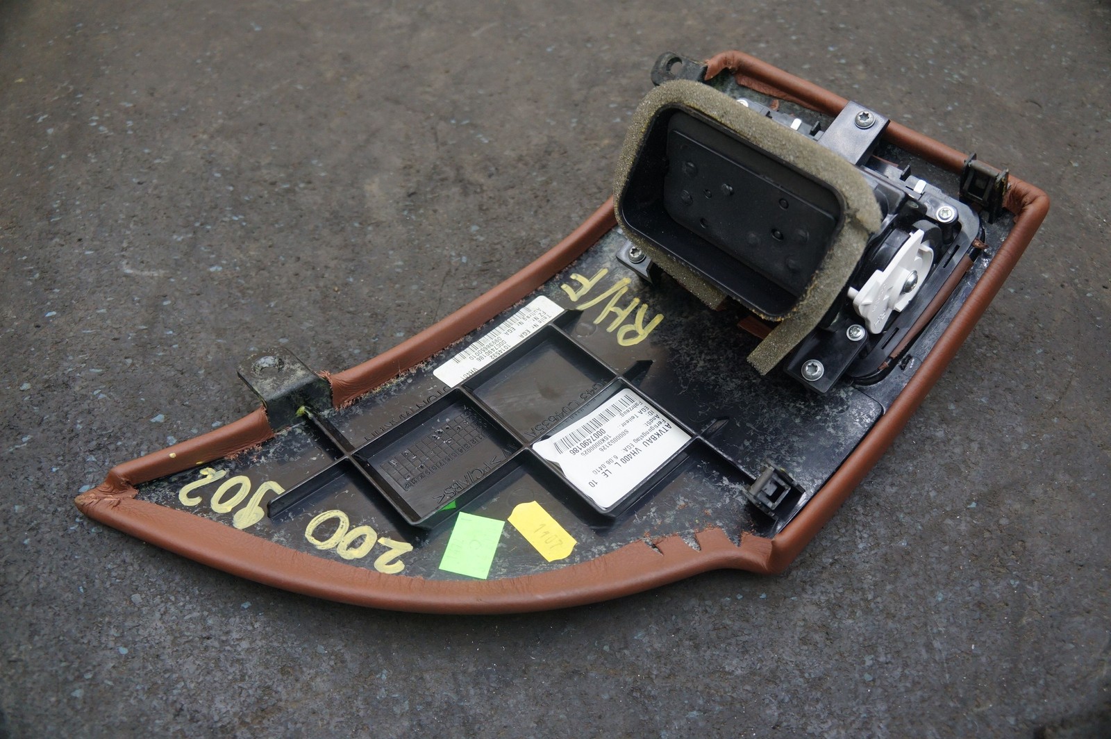 Right Dash Air Vent Trim Assembly 8D33-046B30-BB OEM Aston Martin Rapide 2010