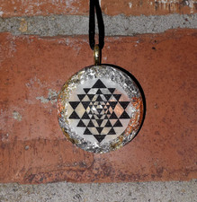 Sri Yantra Orgonite Orgone Energy Manifest Attract Money Wealth Pendant Necklace