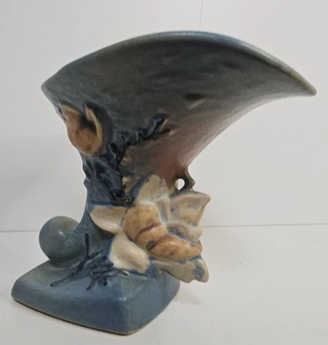 1943 Roseville Blue Magnolia 185-8 Cornucopia Vase Vintage