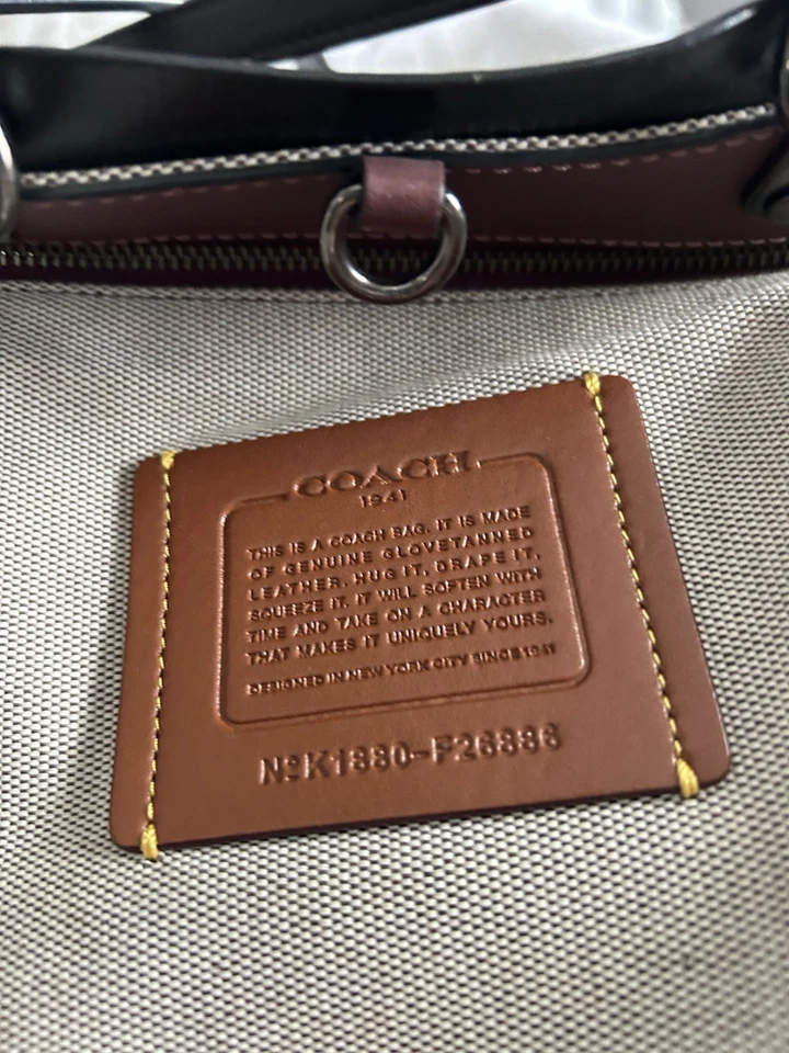 Bolso Coach Rogue con asa superior Burdeos Foto 3 de 4