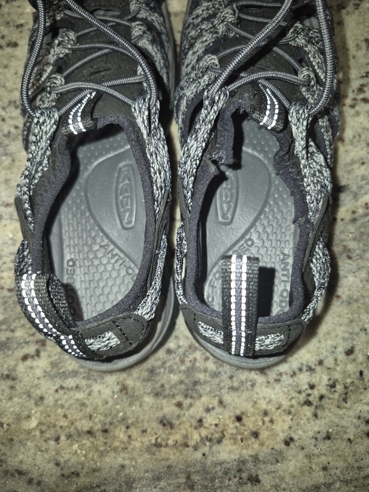 SANDALO KEEN DONNA WHISPER PUNTA CHIUSA SPORT COMFORT IMPERMEABILE NERO GRIGIO