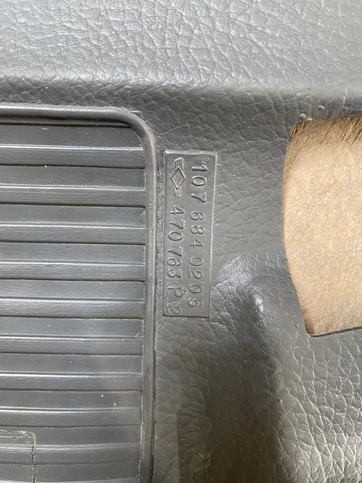 正品 1986 年保时捷 924S 脚垫 原始设备制造商 正品 工厂产品 二手 状况良好 — 第 4/4 张图片