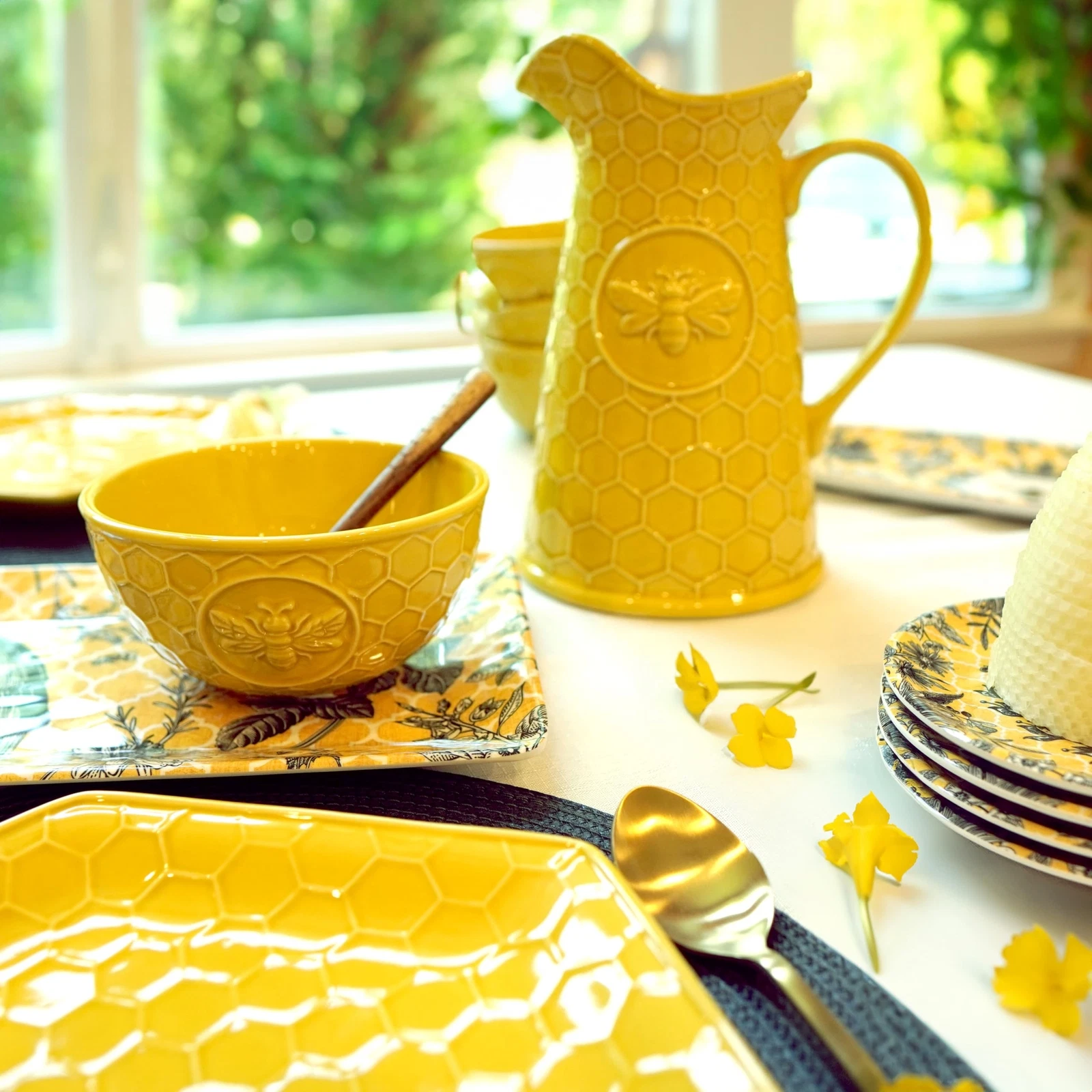 Certified International French Bees Suzanne Nicoll Pitcher - Thumbnail 5
