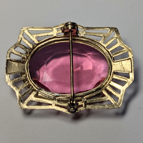 Vintage Oval Faceted Pink Glass In Openwork Gold Tone Setting Brooch Pin - Picture 16 of 19