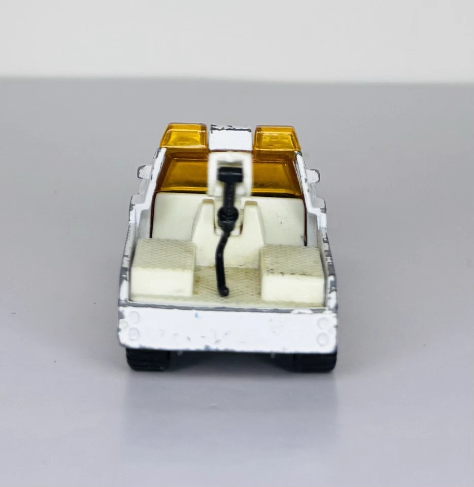 1987 Matchbox MB21 GMC Wrecker Frank's Getty Tow Truck White 1/72 - Image 4 of 4