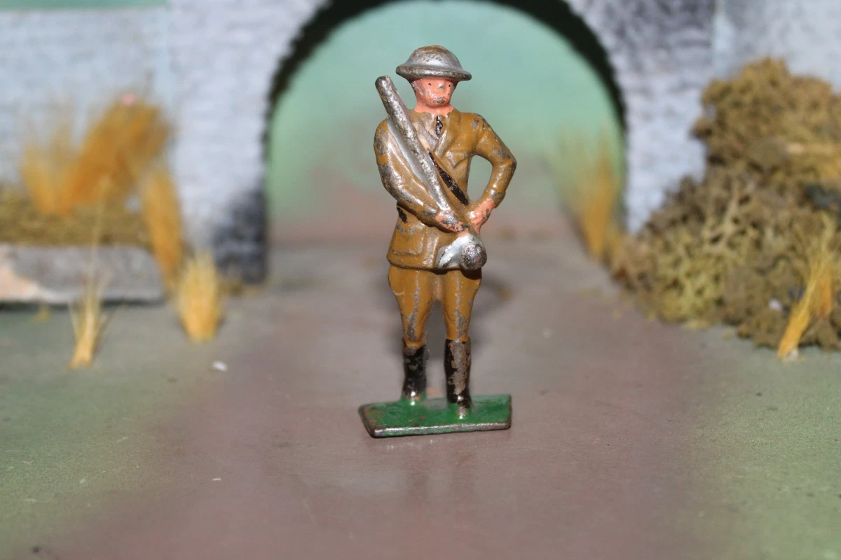 EARLY GREY IRON CAST TOY SOLDIER DRUM MAJOR -1930